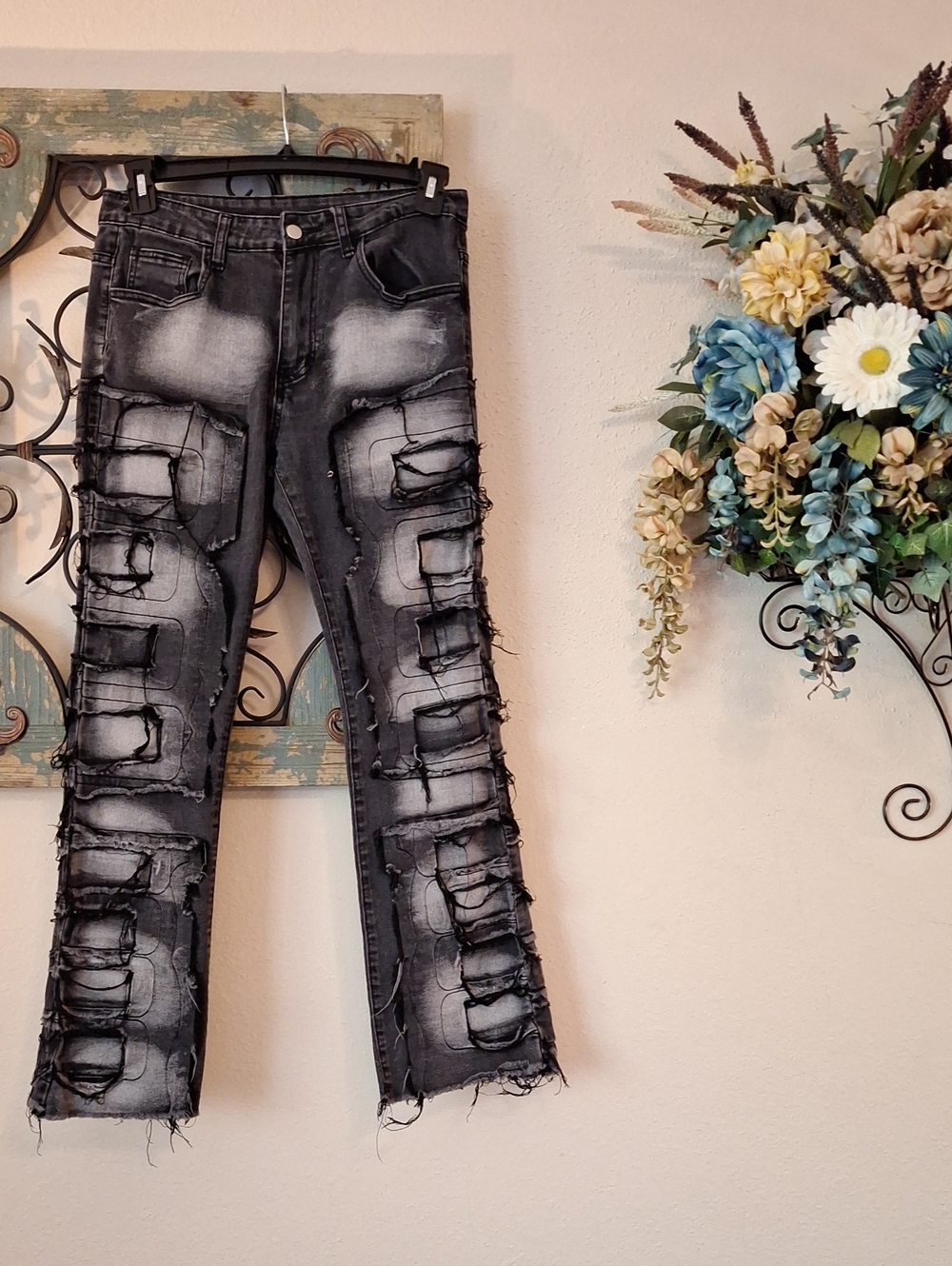 Distressed Black Straight Leg Women's Jeans. Size 30